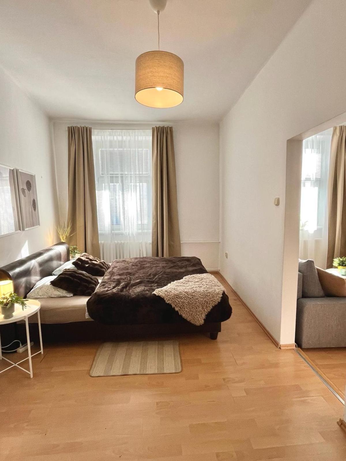 Apartment Caroline - Old Town, Ac ブラチスラヴァ エクステリア 写真